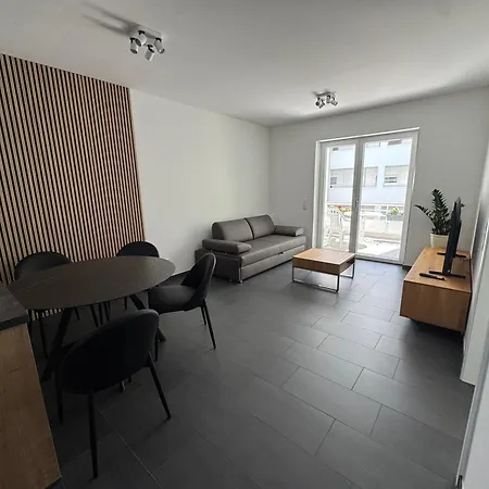 Urban Wood Loft - Modern & Stylish